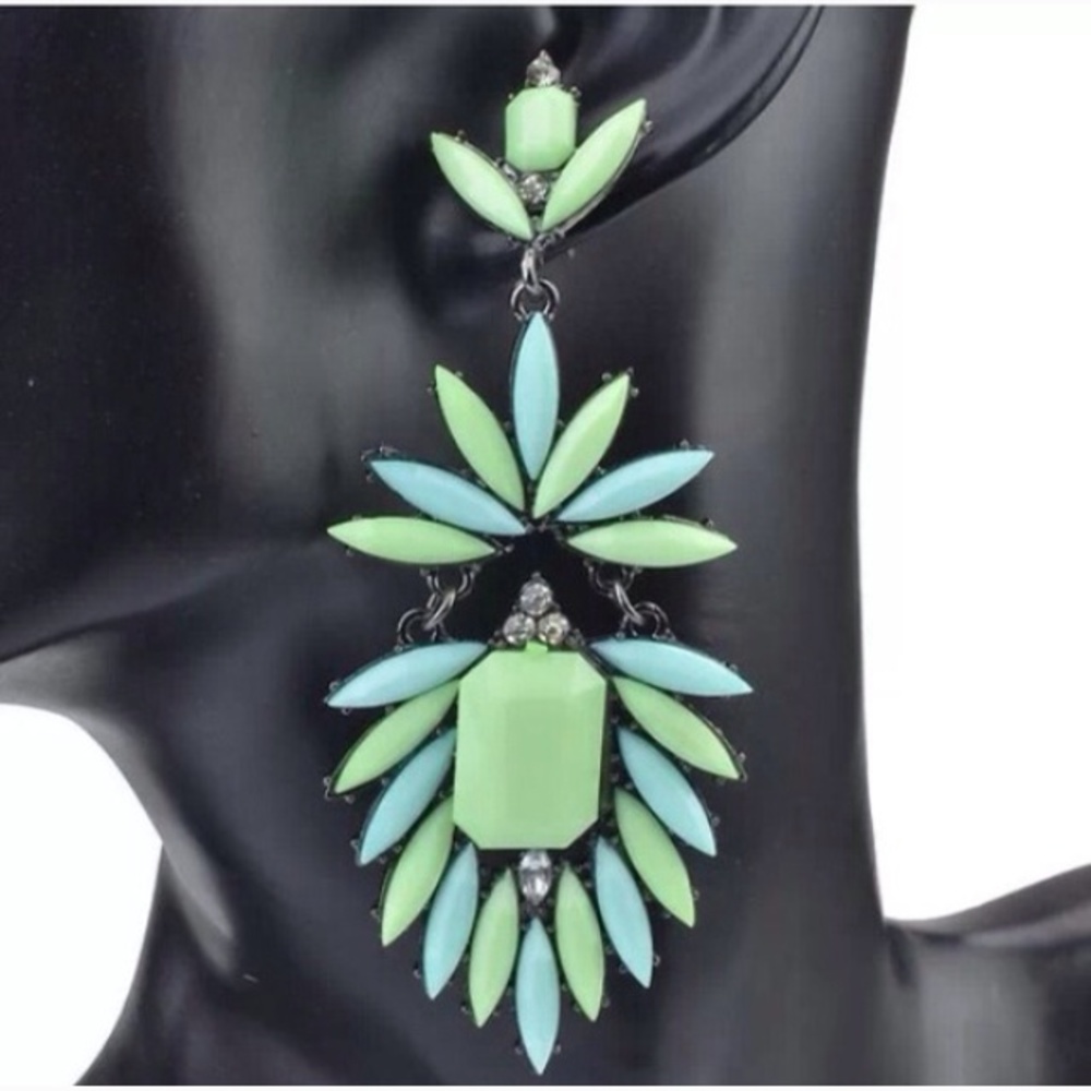 SALE! Beautiful statement earrings. Turquoise color. New - Picture 3 of 5